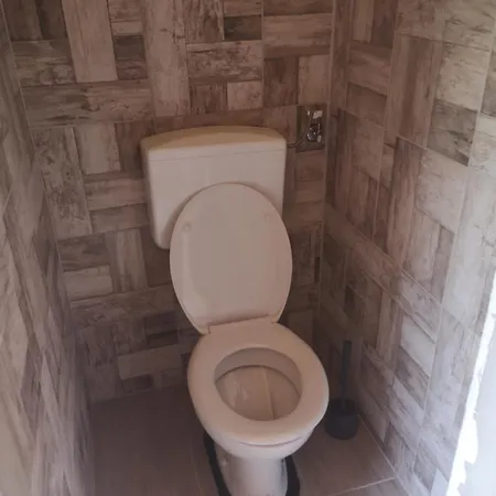 Pocitniska Prikolica Zeleni Raj Počitniška hiša *