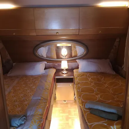 Pocitniska Prikolica Zeleni Raj Casa de Férias *