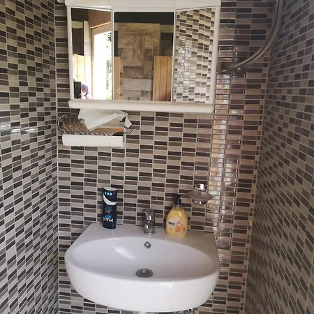 Pocitniska Prikolica Zeleni Raj Počitniška hiša