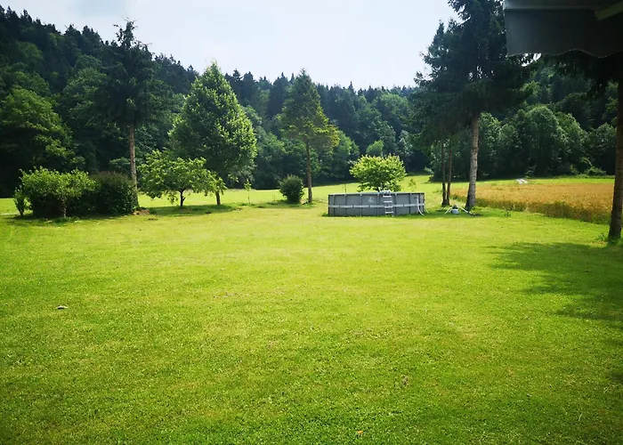 Pocitniska Prikolica Zeleni Raj 度假居